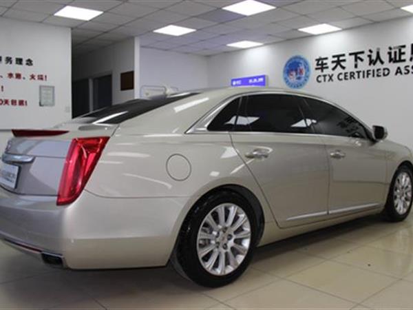 XTS 2015 28T 