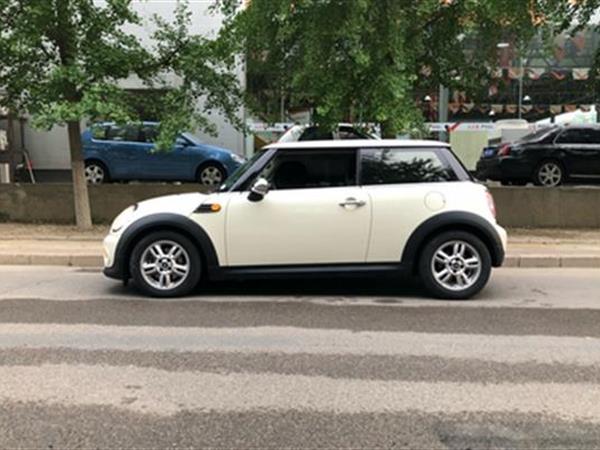 MINI 2013 ONE 