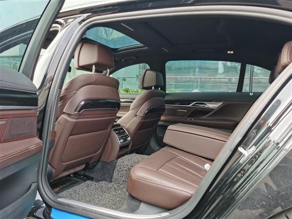 7ϵ 2018 730Li  M˶װ