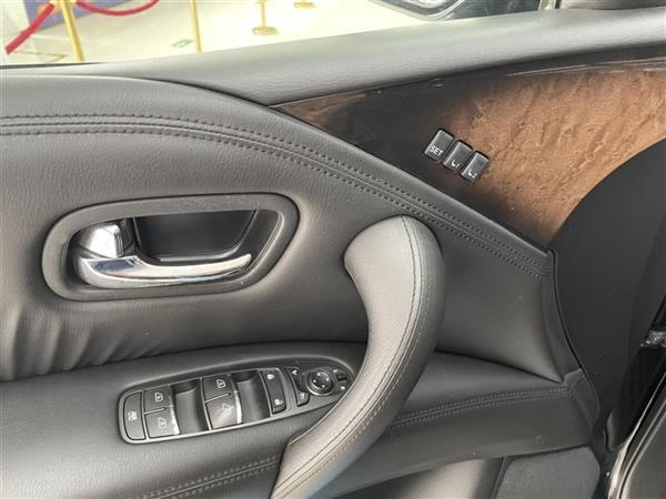 ӢQX80 2013 5.6L 4WD