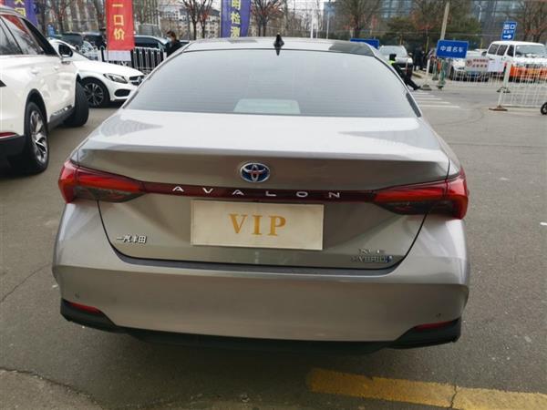  2019 ˫ 2.5L XLE VI