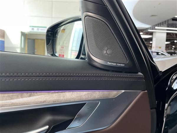 7ϵ 2019 Ŀ 740Li  װ