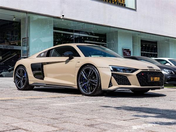 µR8 2022 V10 Coupe performance