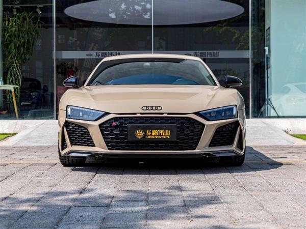 µR8 2022 V10 Coupe performance