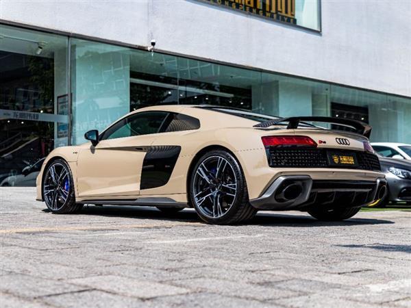 µR8 2022 V10 Coupe performance
