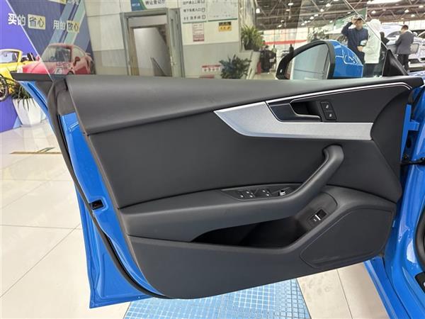 奥迪A5 2021款 Sportback 40 TFSI 时尚致雅型