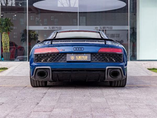 µR8 2021 V10 Coupe performance