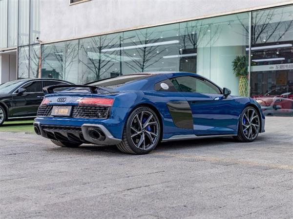 µR8 2021 V10 Coupe performance