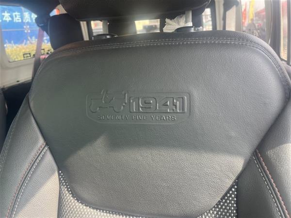  2016 3.0L Sahara 75¾