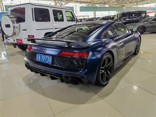 µR8 2021 V10 Coupe performance