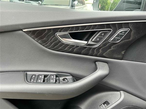 µQ8 2022 55 TFSI 