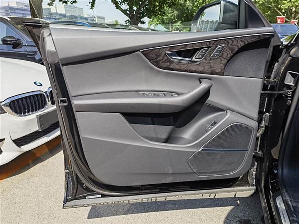 µQ8 2022 55 TFSI 