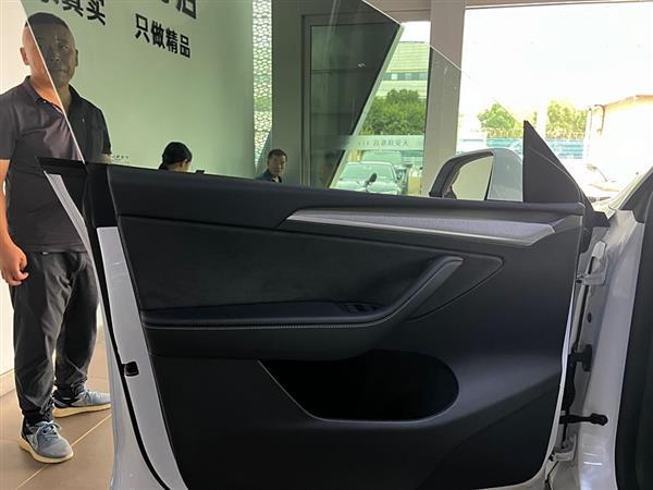 Model Y 2024 