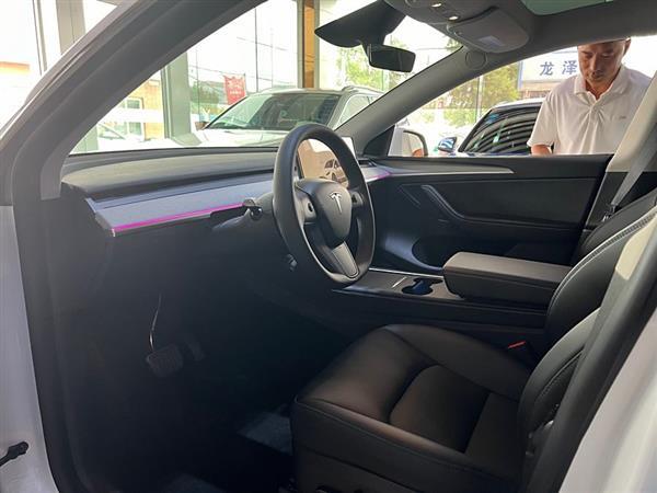 Model Y 2024 