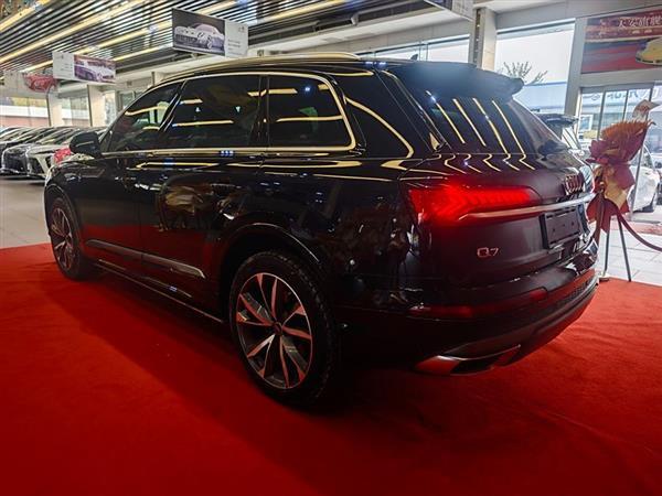 µQ7 2023 55 TFSI quattro S line˶