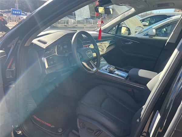 µQ7 2023 55 TFSI quattro S line˶