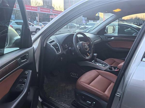 µQ5 2017 40 TFSI ȡ