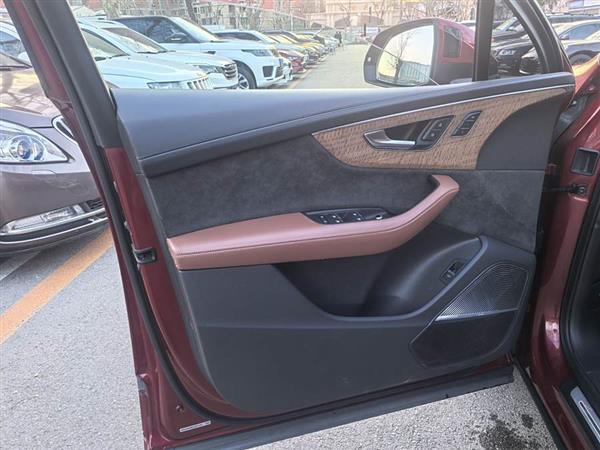 µQ7 2020 55 TFSI quattro ר