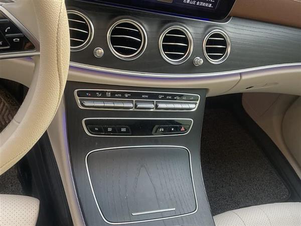 E 2022 Ŀ E 300 L 