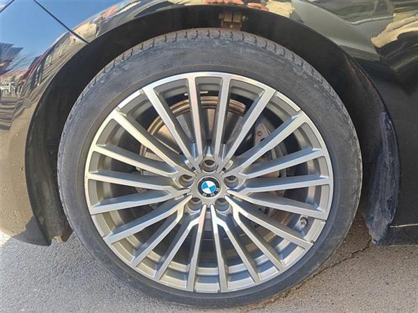 7ϵ 2019 740Li  װ