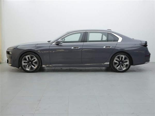 7ϵ 2023 740Li  װ