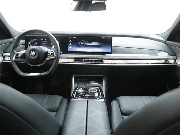 7ϵ 2023 740Li  װ