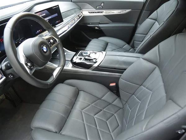 7ϵ 2023 740Li  װ