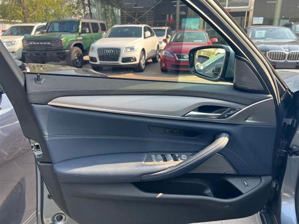 5ϵ() 2019 Ŀ 525i M˶װ