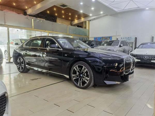 7ϵ 2023 740Li  װ