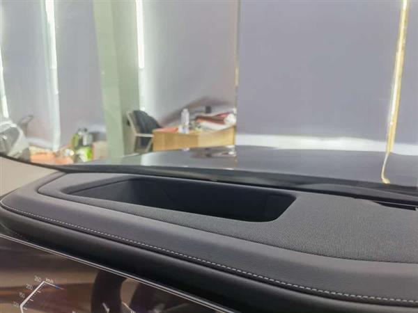 7ϵ 2023 740Li  װ