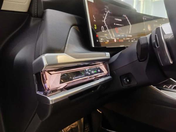 7ϵ 2023 740Li  װ