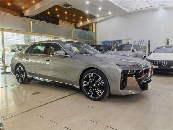 7ϵ 2023 740Li  װ