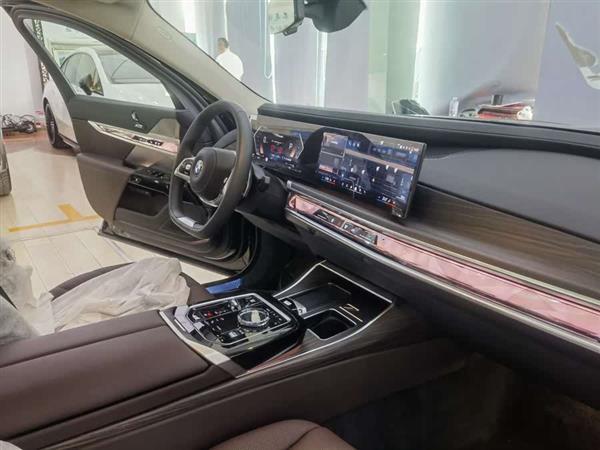 7ϵ 2023 735Li M˶װ