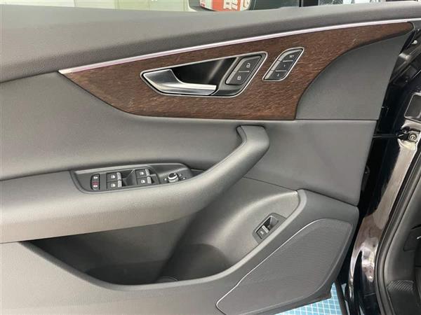 µQ7 2021 45 TFSI quattro S line˶