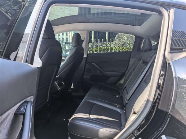 Model Y 2022 