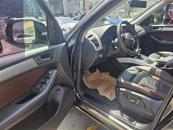 µQ5 2018 ذ 40 TFSI 