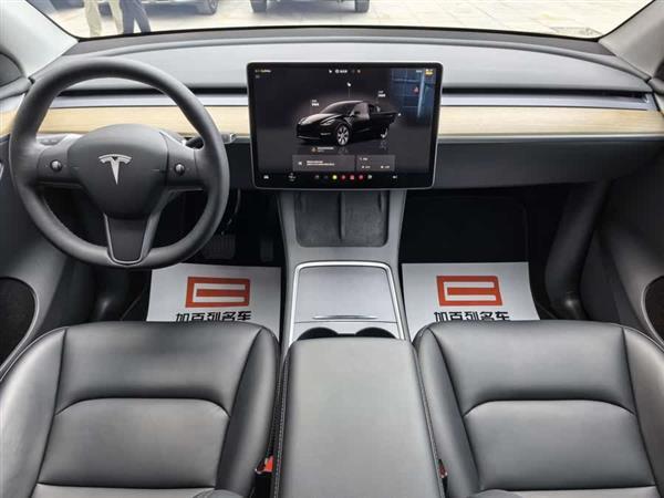 Model Y 2022 