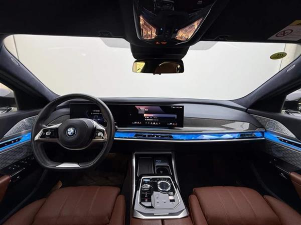 i7 2023 xDrive60L װ