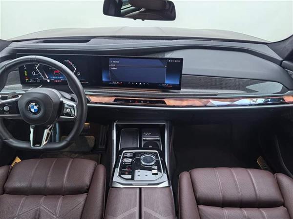 7ϵ 2023 740Li  M˶װ