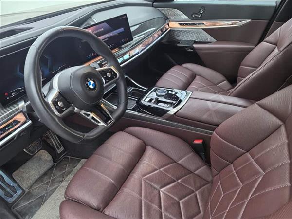 7ϵ 2023 740Li  M˶װ
