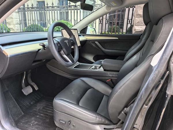 Model Y 2022 