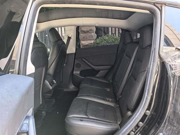 Model Y 2022 