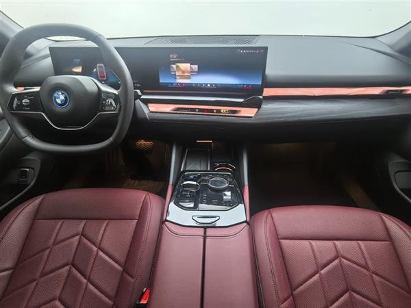i5 2024 eDrive 35L  װ