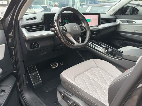 Ѳ 2024 Ŀ 380TSI R-LineѲ 