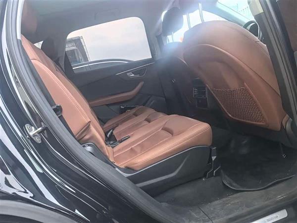 µQ7 2021 45 TFSI quattro S line˶