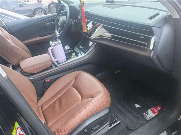 µQ7 2021 45 TFSI quattro S line˶