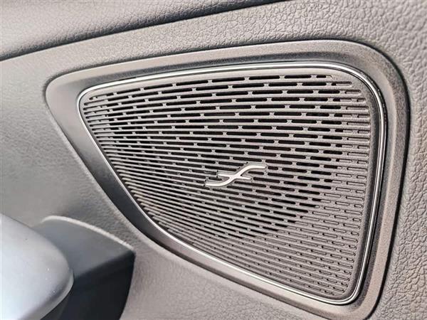 C 2022 Ŀ C 200 L ˶