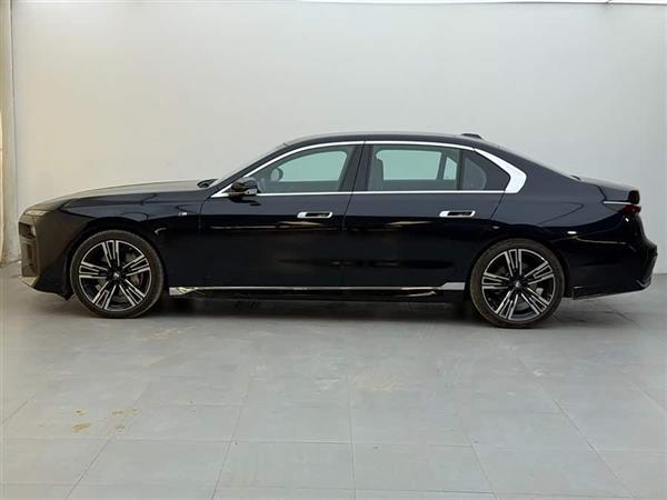7ϵ 2023 740Li  M˶װ