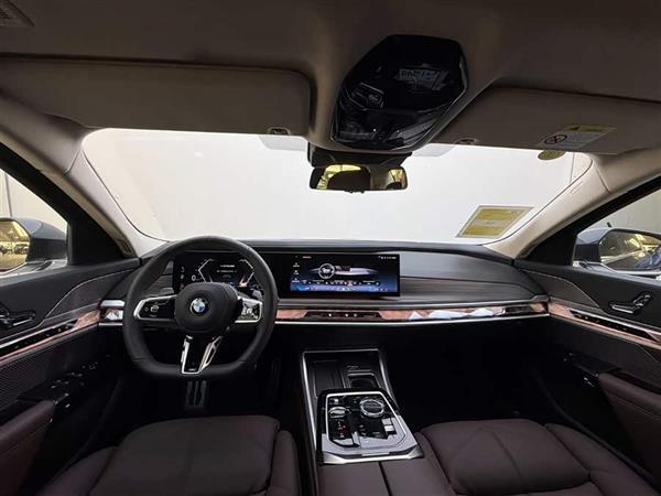 7ϵ 2023 740Li  M˶װ