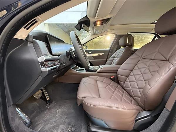 7ϵ 2023 740Li  M˶װ